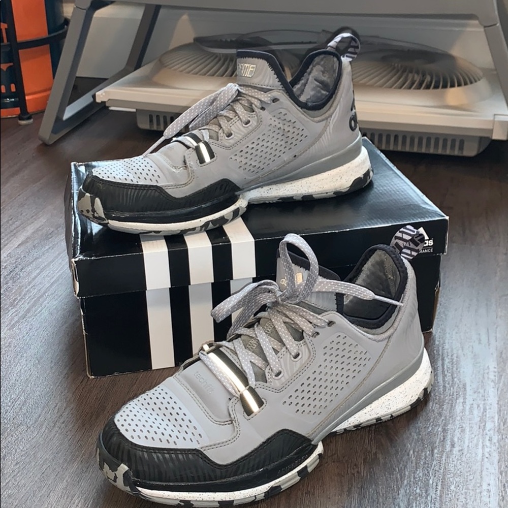 Black and Grey Dame 1s